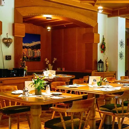 Garni Schieferle 3* ナタース